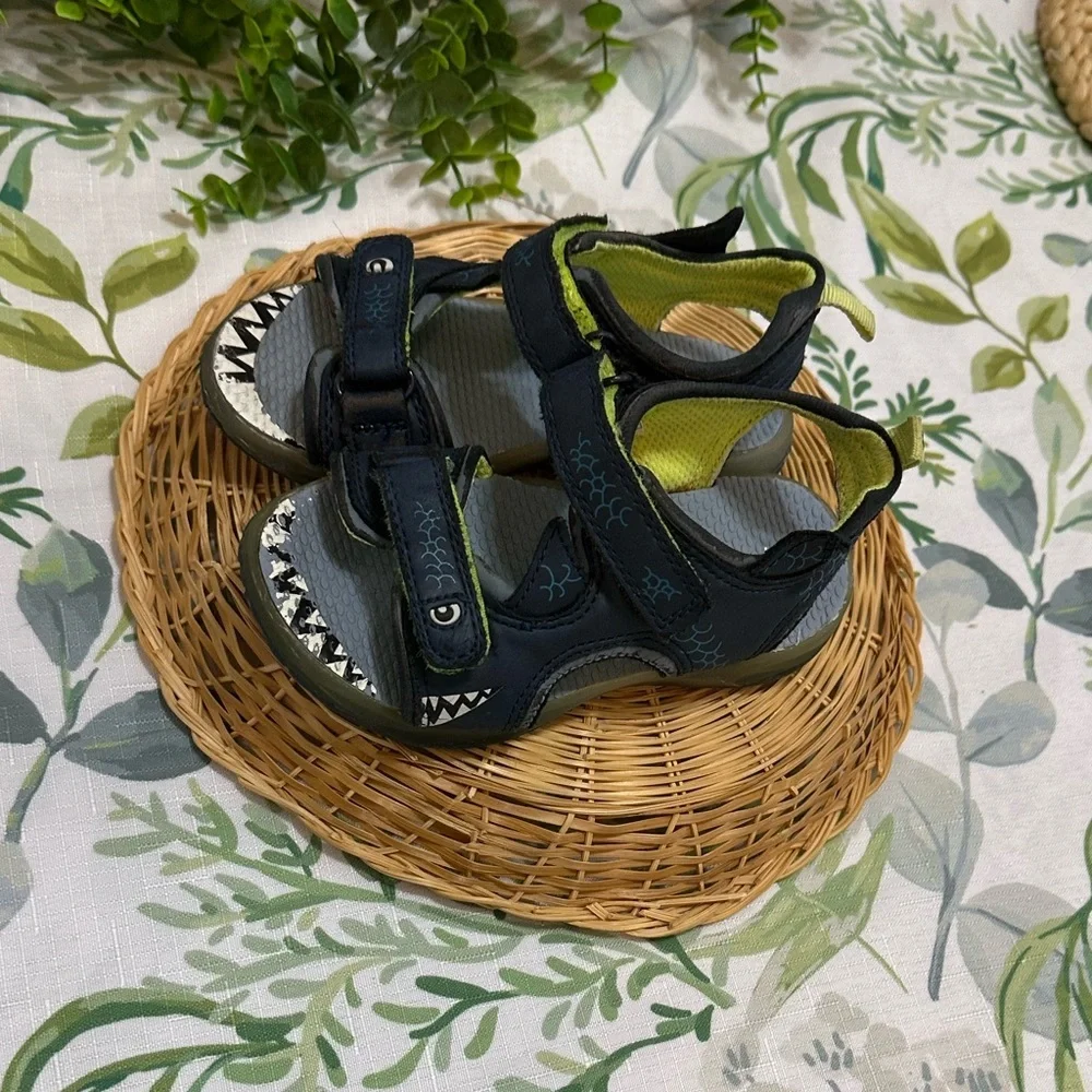 Carter's Toddler Boy Strap Open Toe Shark Theme Sandals Size 8